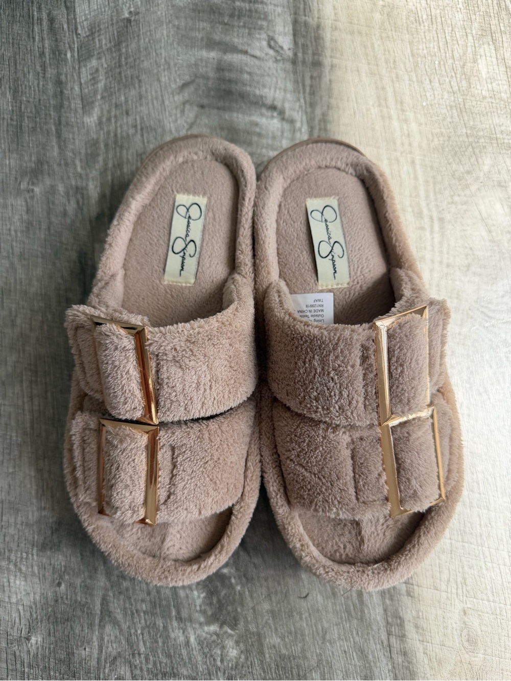Jessica Simpson beige faux fur slippers